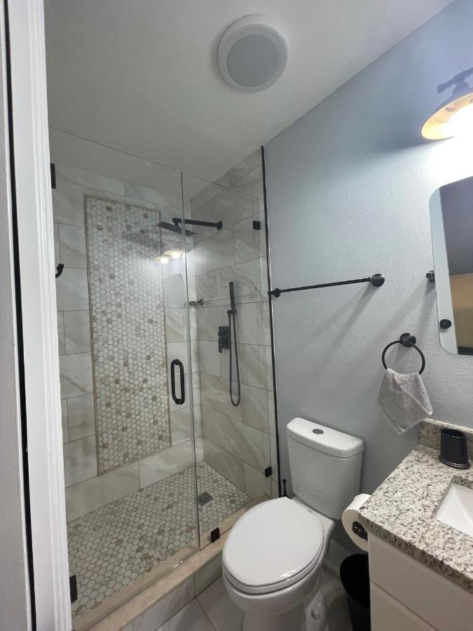 Twelve Oaks Modern Independent Apartment Tampa Eksteriør bilde